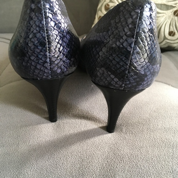 Cole Hahn Blue Name Print Heels - Never Worn - Picture 6 of 7